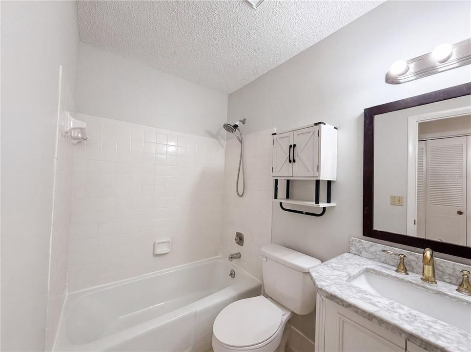 Activo con contrato: $270,000 (3 camas, 2 baños, 1576 Pies cuadrados)