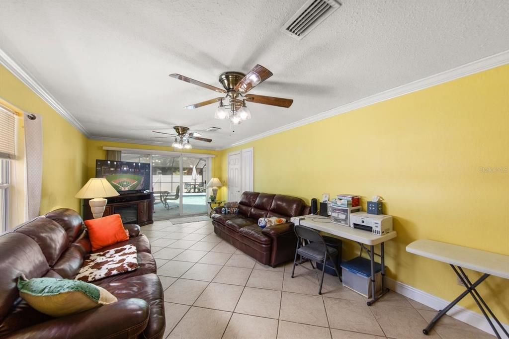 For Sale: $485,000 (3 beds, 2 baths, 1404 Square Feet)