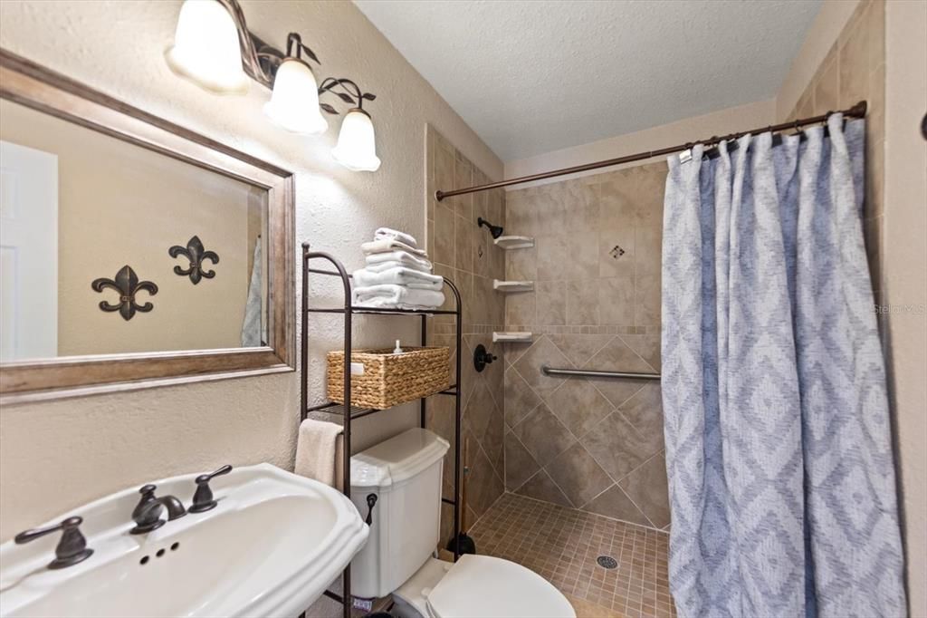 For Sale: $485,000 (3 beds, 2 baths, 1404 Square Feet)