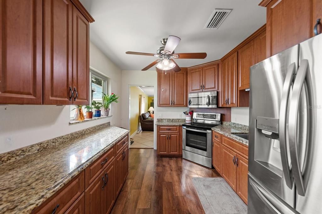 For Sale: $485,000 (3 beds, 2 baths, 1404 Square Feet)