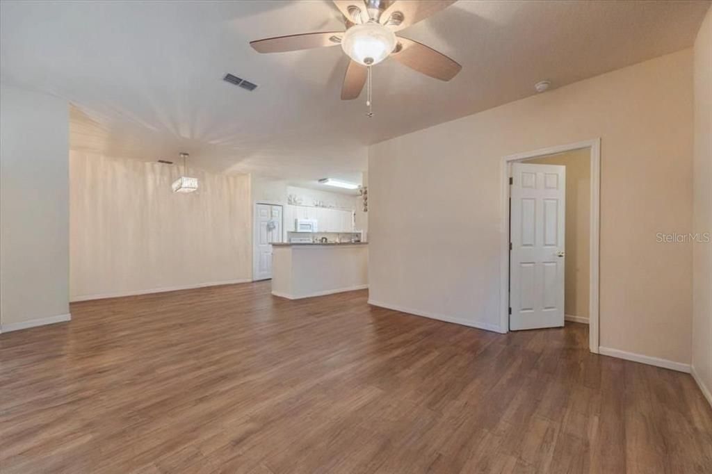 For Sale: $224,900 (2 beds, 2 baths, 1170 Square Feet)