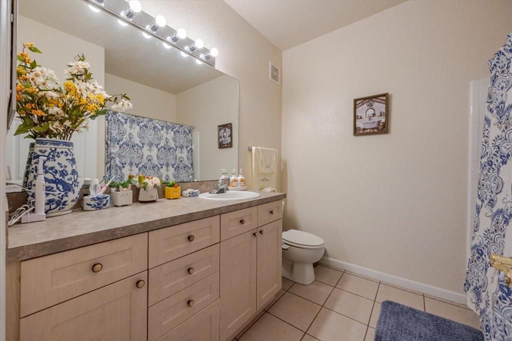 For Sale: $224,900 (2 beds, 2 baths, 1170 Square Feet)