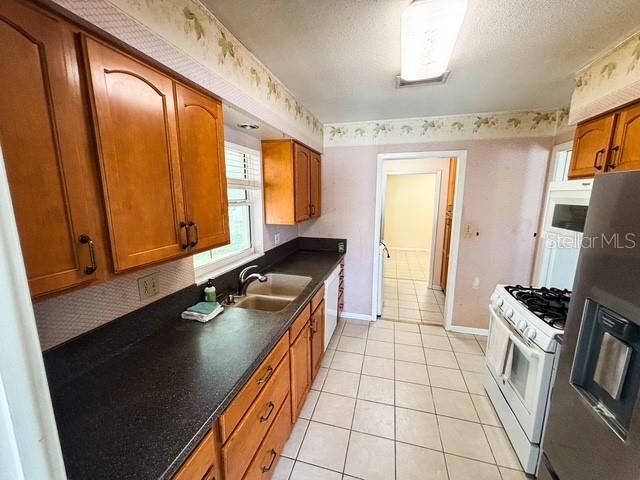 For Sale: $385,000 (3 beds, 2 baths, 2088 Square Feet)