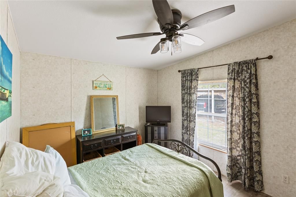For Sale: $287,700 (3 beds, 2 baths, 1512 Square Feet)