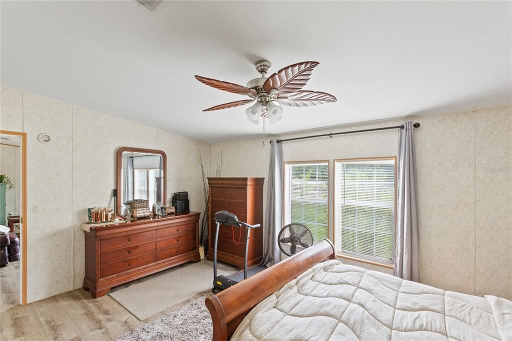 For Sale: $287,700 (3 beds, 2 baths, 1512 Square Feet)