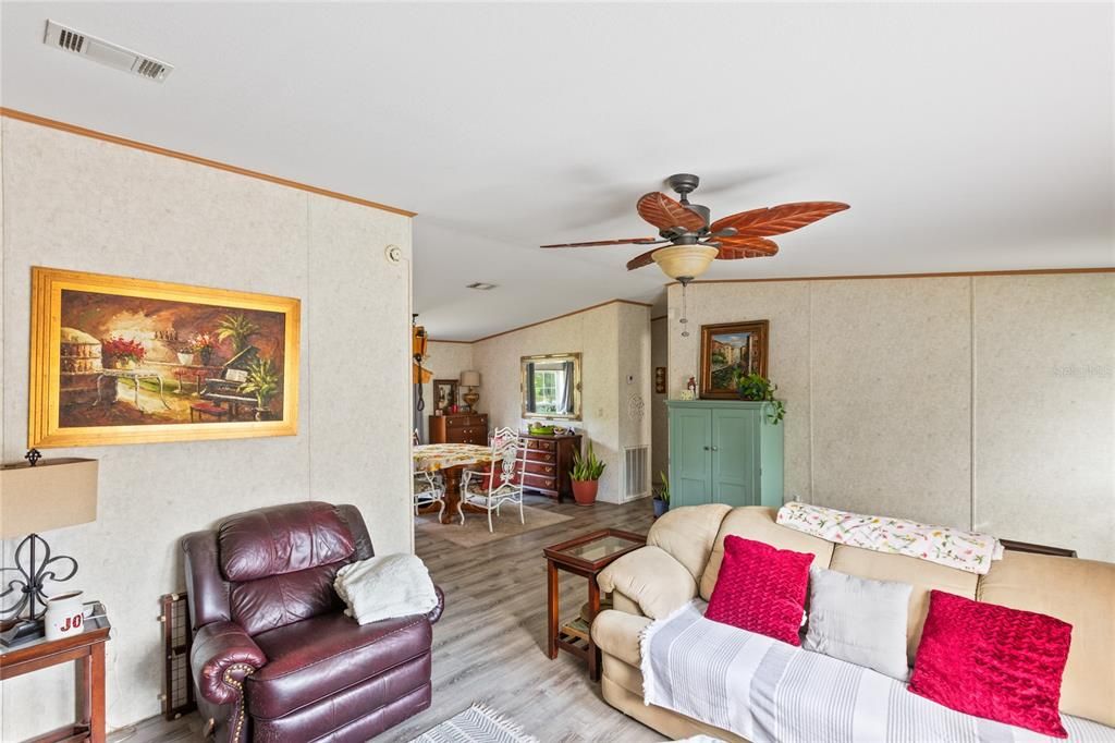 For Sale: $287,700 (3 beds, 2 baths, 1512 Square Feet)
