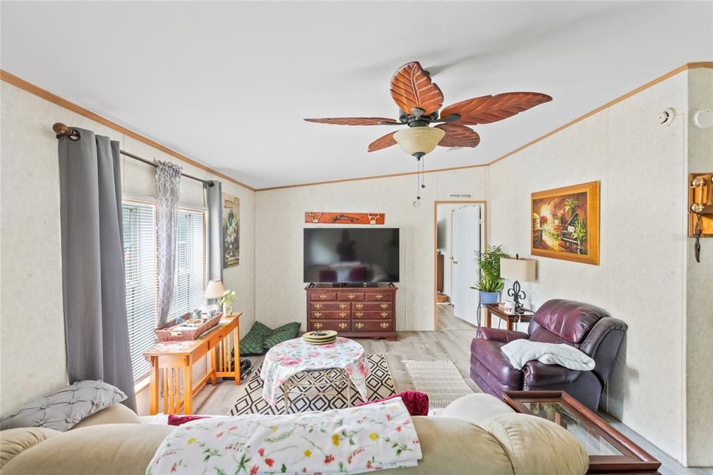 For Sale: $287,700 (3 beds, 2 baths, 1512 Square Feet)