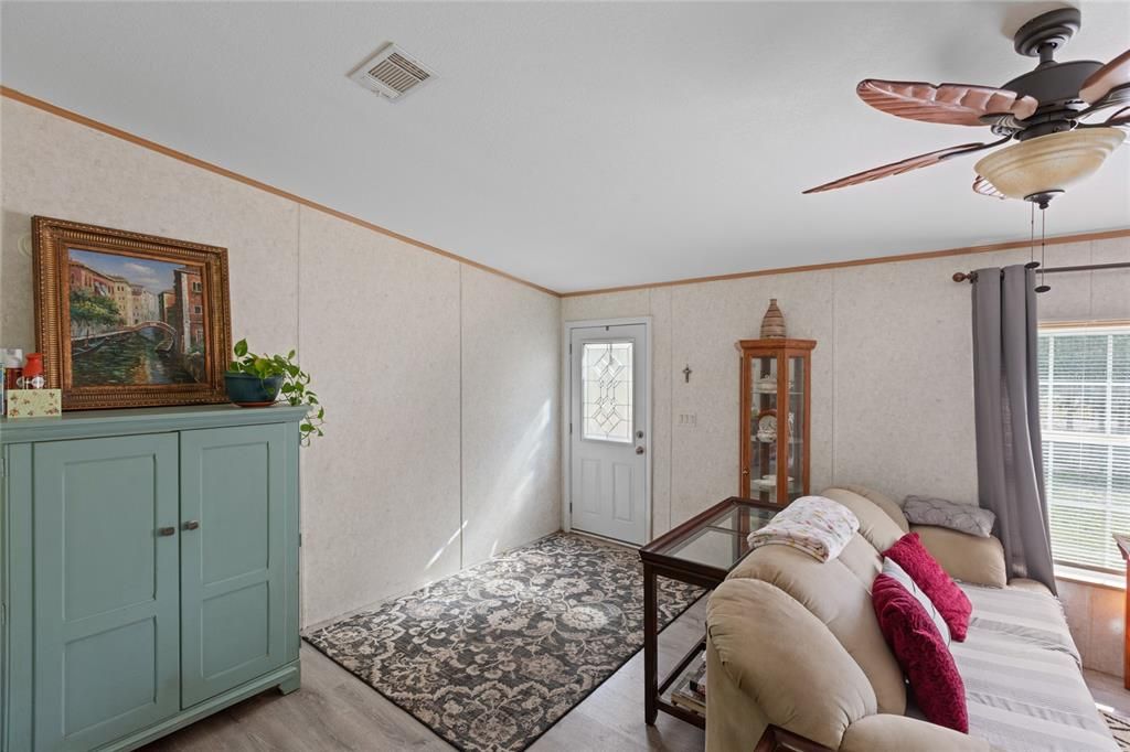For Sale: $287,700 (3 beds, 2 baths, 1512 Square Feet)