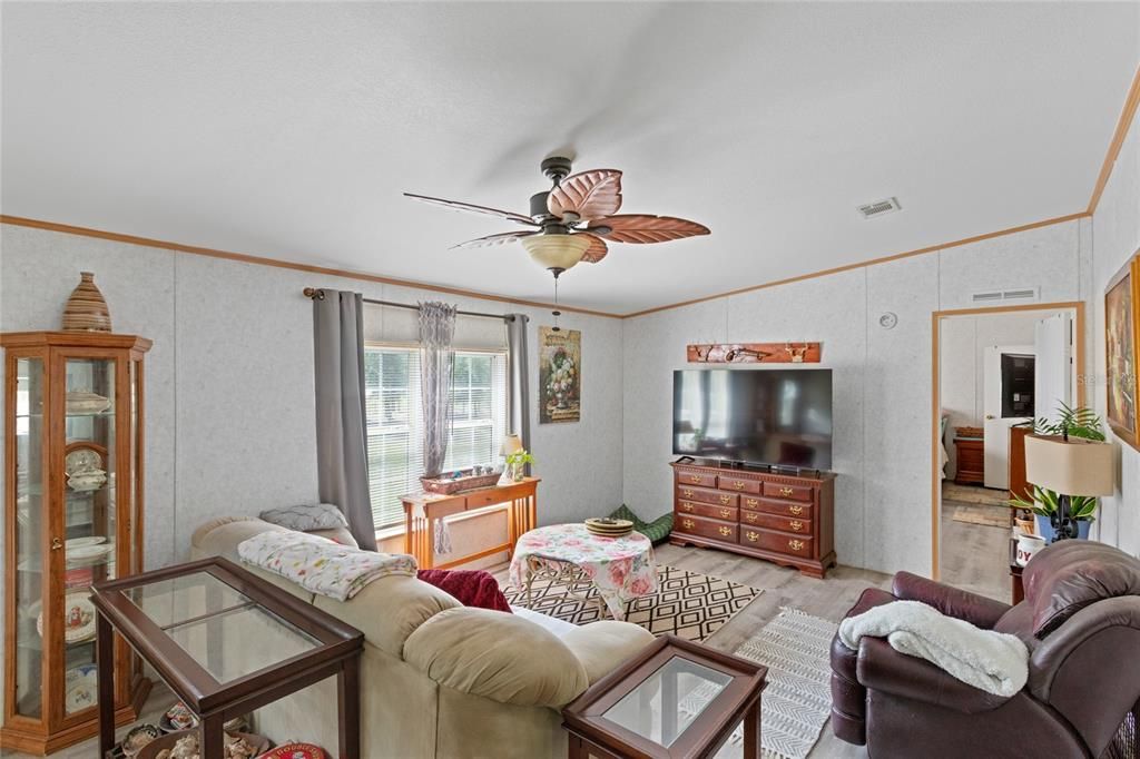 For Sale: $287,700 (3 beds, 2 baths, 1512 Square Feet)
