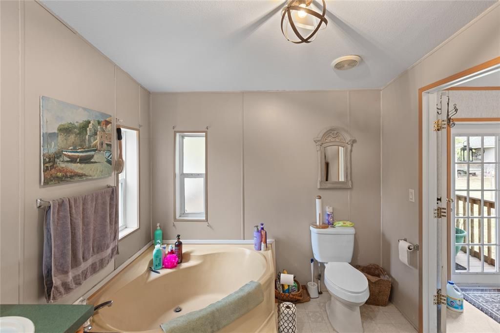 For Sale: $287,700 (3 beds, 2 baths, 1512 Square Feet)