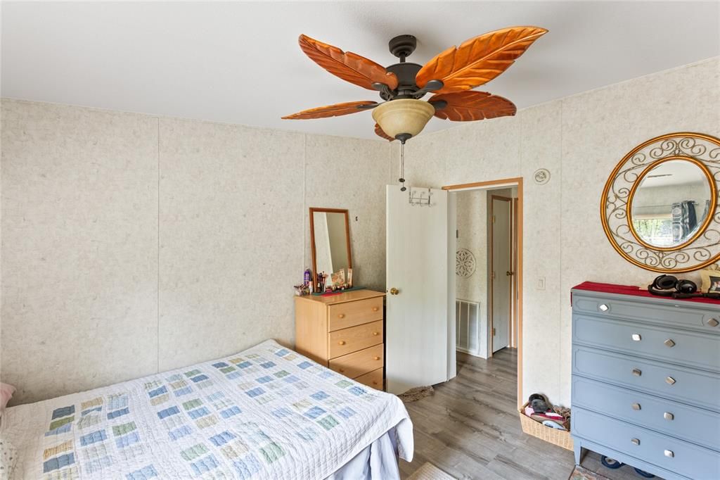 For Sale: $287,700 (3 beds, 2 baths, 1512 Square Feet)