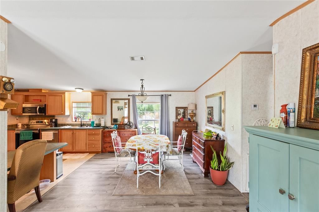 For Sale: $287,700 (3 beds, 2 baths, 1512 Square Feet)