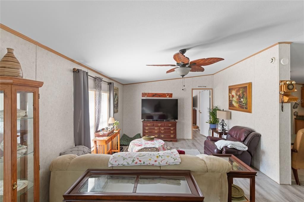 For Sale: $287,700 (3 beds, 2 baths, 1512 Square Feet)