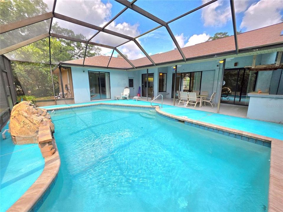 Active With Contract: $474,900 (3 beds, 2 baths, 2274 Square Feet)