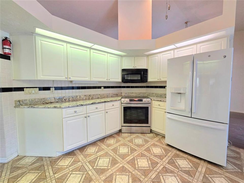 Active With Contract: $474,900 (3 beds, 2 baths, 2274 Square Feet)