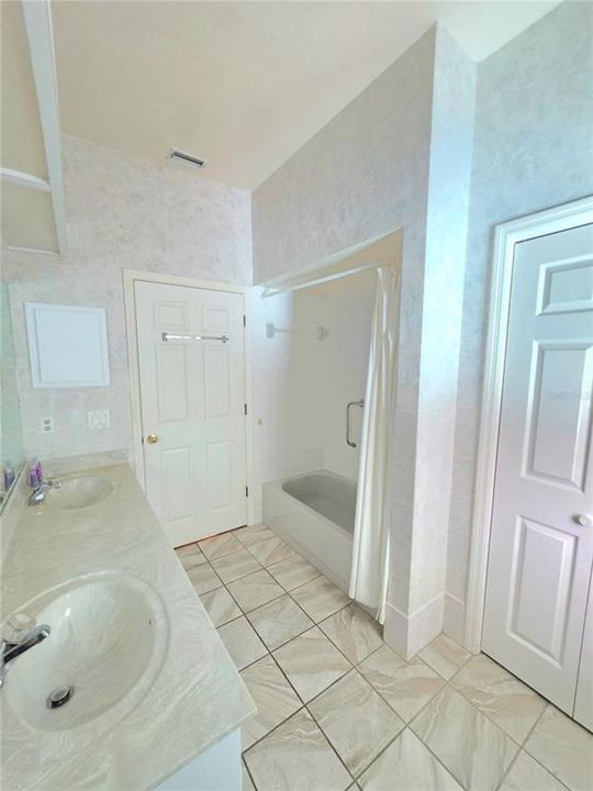 Active With Contract: $474,900 (3 beds, 2 baths, 2274 Square Feet)