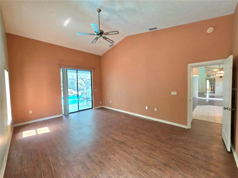 Active With Contract: $474,900 (3 beds, 2 baths, 2274 Square Feet)