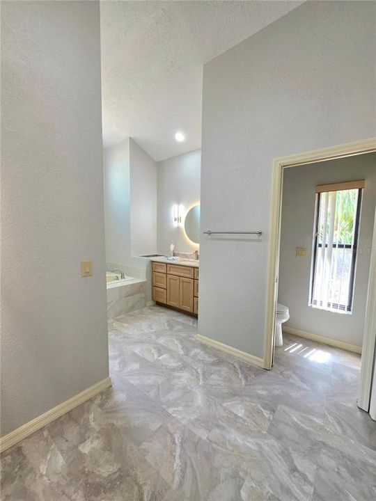 Active With Contract: $474,900 (3 beds, 2 baths, 2274 Square Feet)