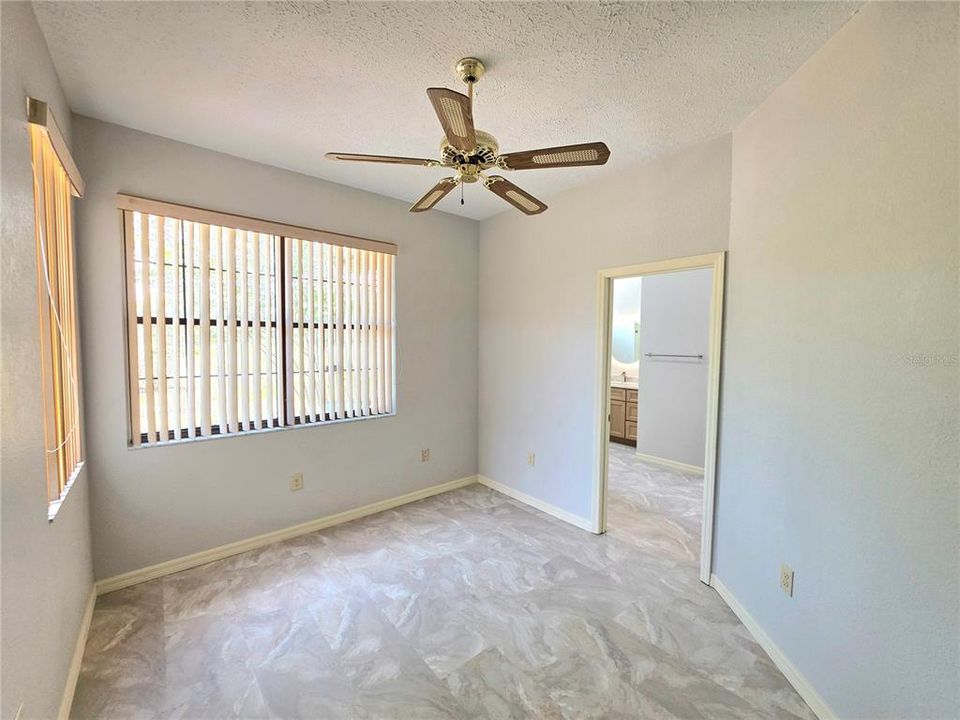 Active With Contract: $474,900 (3 beds, 2 baths, 2274 Square Feet)