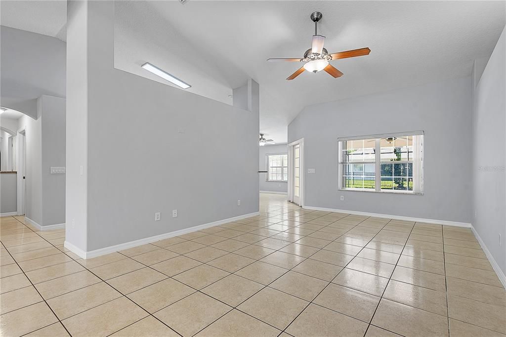 En Venta: $449,000 (3 camas, 2 baños, 2086 Pies cuadrados)