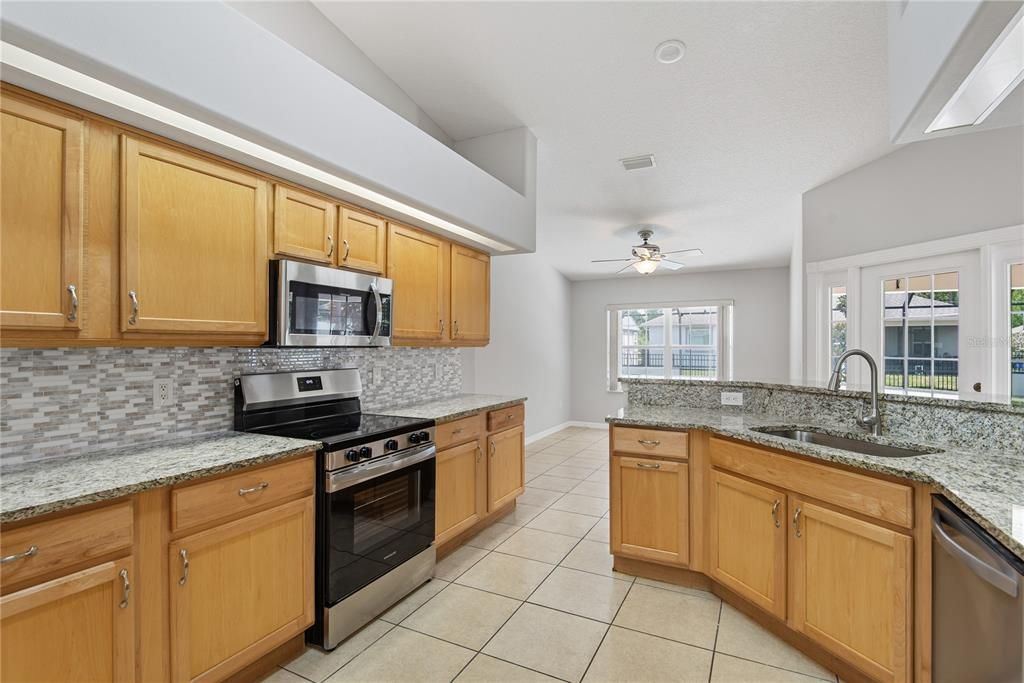 En Venta: $449,000 (3 camas, 2 baños, 2086 Pies cuadrados)