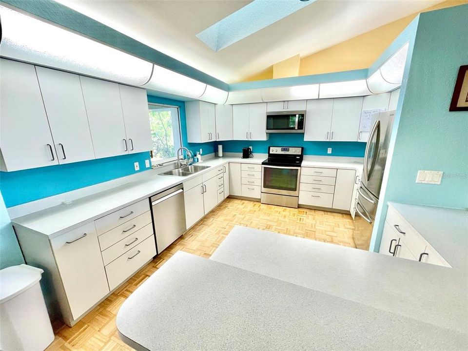 На продажу: $449,000 (3 спален, 2 ванн, 2049 Квадратных фут)