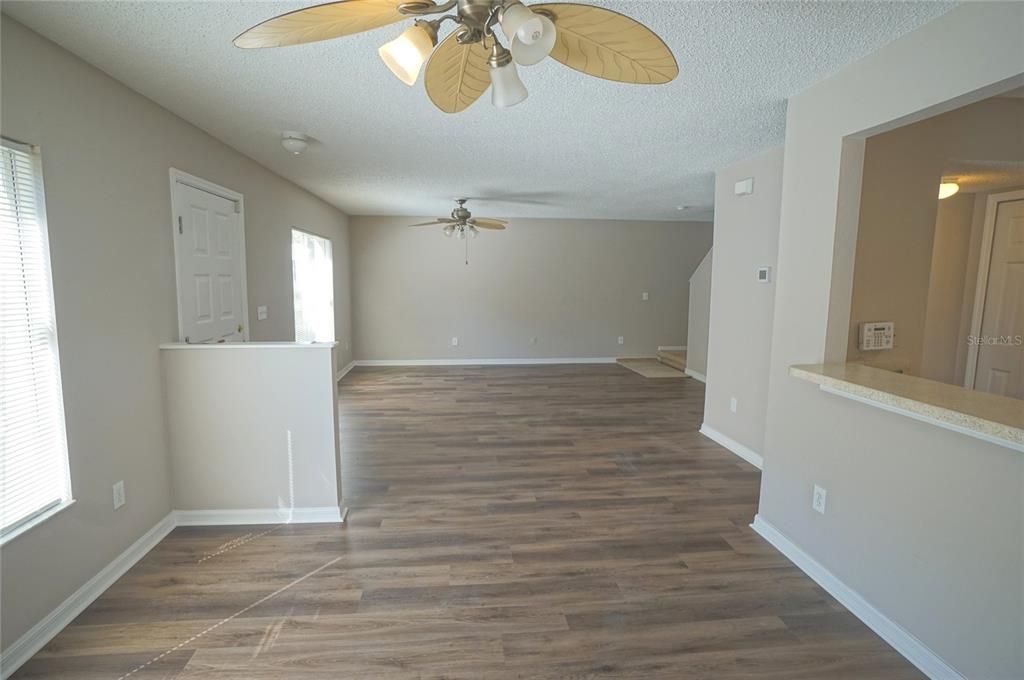 Active With Contract: $1,675 (3 beds, 2 baths, 1408 Square Feet)
