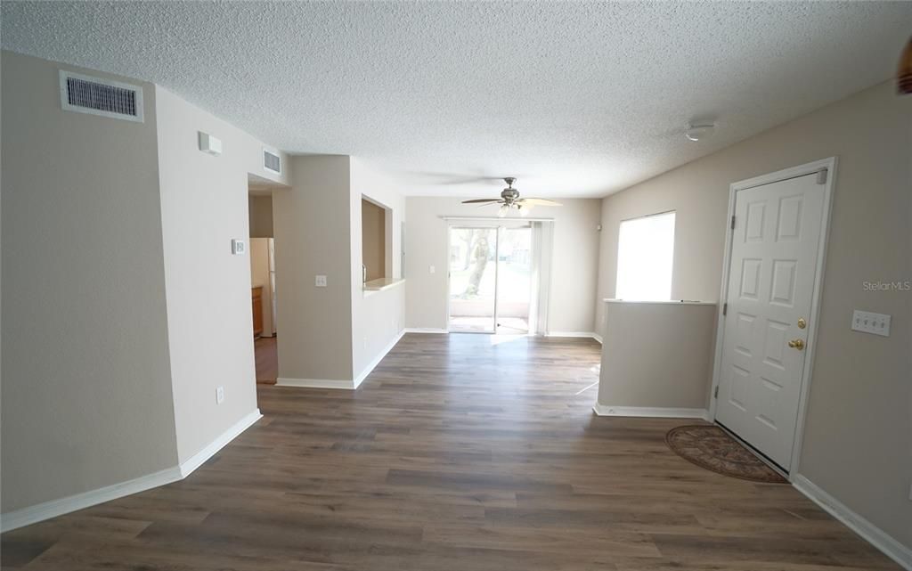 Active With Contract: $1,675 (3 beds, 2 baths, 1408 Square Feet)