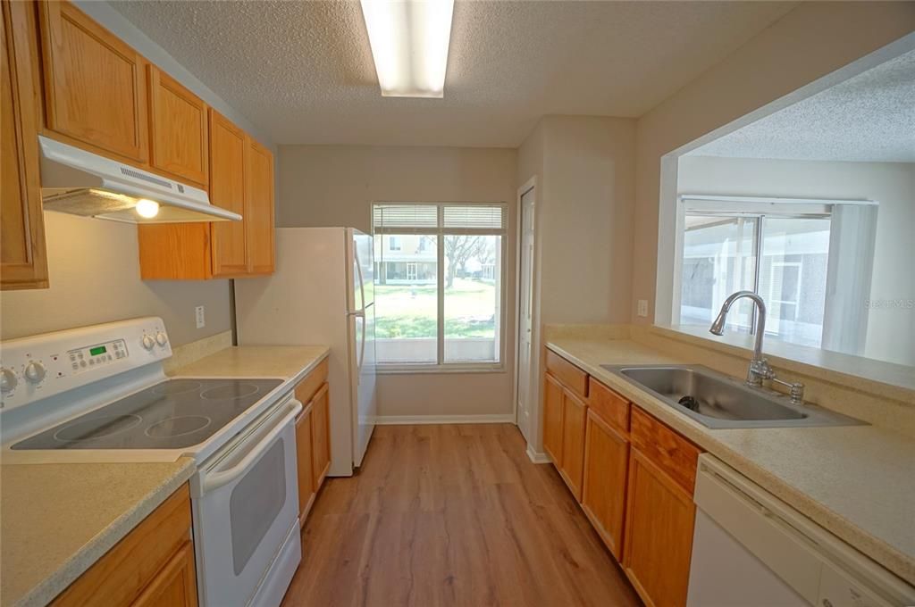 Active With Contract: $1,675 (3 beds, 2 baths, 1408 Square Feet)