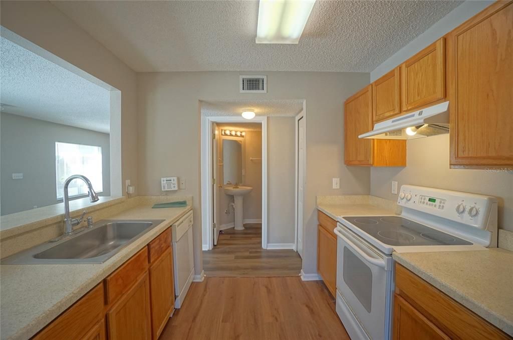 Active With Contract: $1,675 (3 beds, 2 baths, 1408 Square Feet)