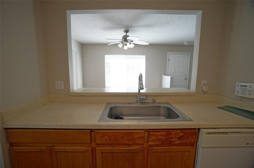 Active With Contract: $1,675 (3 beds, 2 baths, 1408 Square Feet)