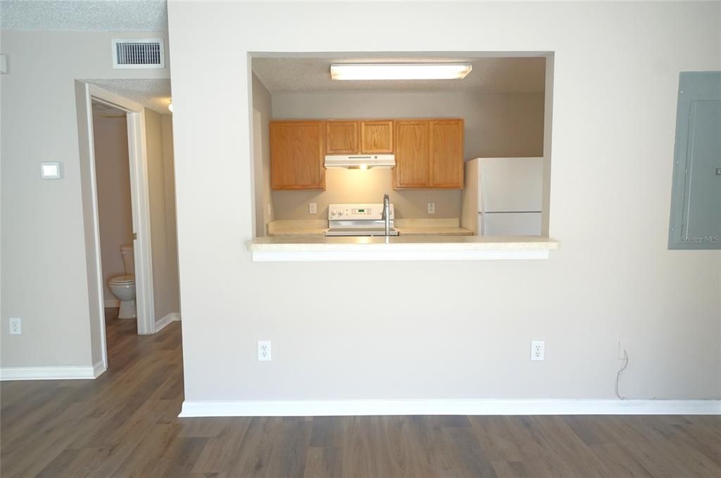 Active With Contract: $1,675 (3 beds, 2 baths, 1408 Square Feet)