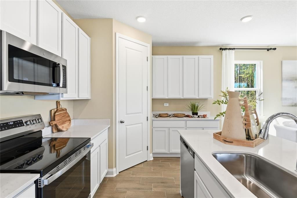 For Sale: $414,999 (4 beds, 3 baths, 2170 Square Feet)