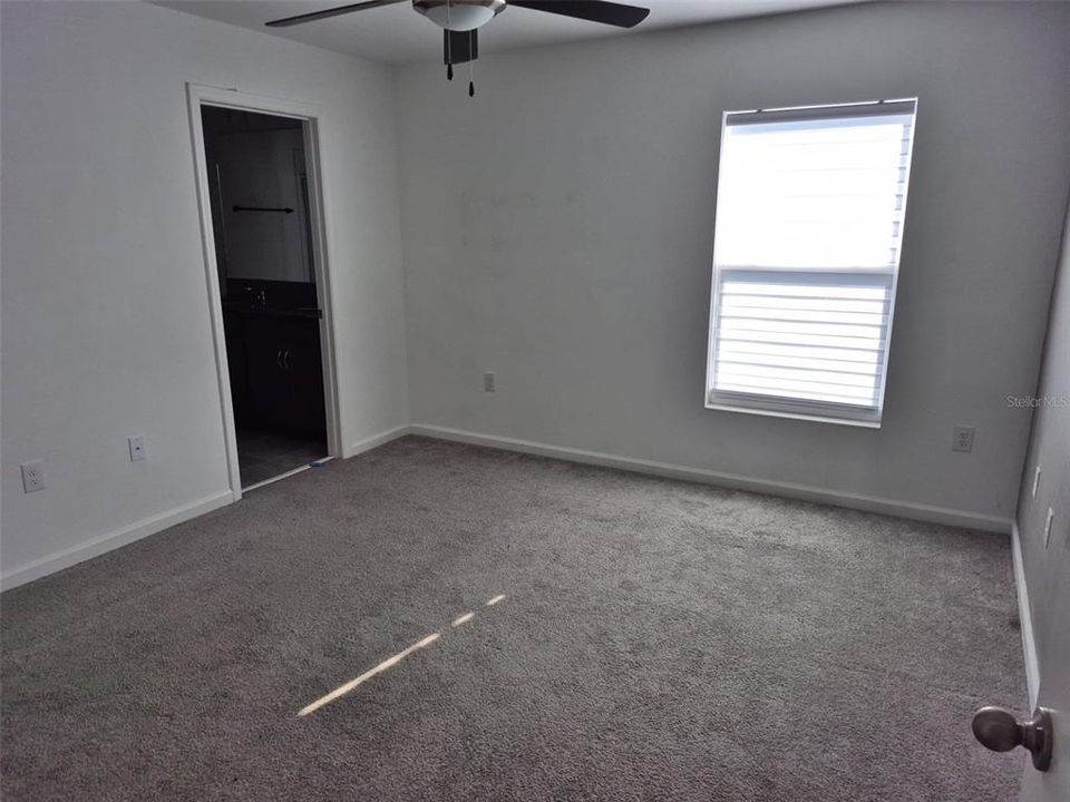 В аренду: $1,900 (3 спален, 2 ванн, 1319 Квадратных фут)