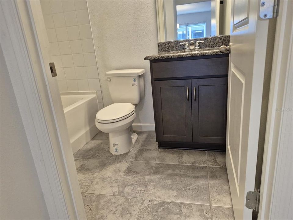 В аренду: $1,900 (3 спален, 2 ванн, 1319 Квадратных фут)