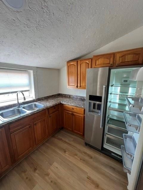 Activo con contrato: $1,800 (3 camas, 1 baños, 957 Pies cuadrados)