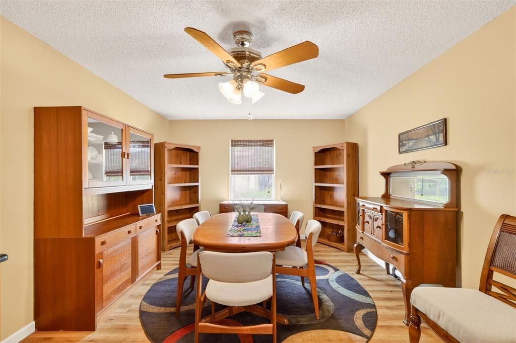 Activo con contrato: $298,000 (3 camas, 2 baños, 1415 Pies cuadrados)