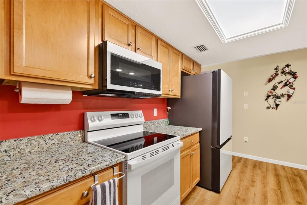Activo con contrato: $298,000 (3 camas, 2 baños, 1415 Pies cuadrados)