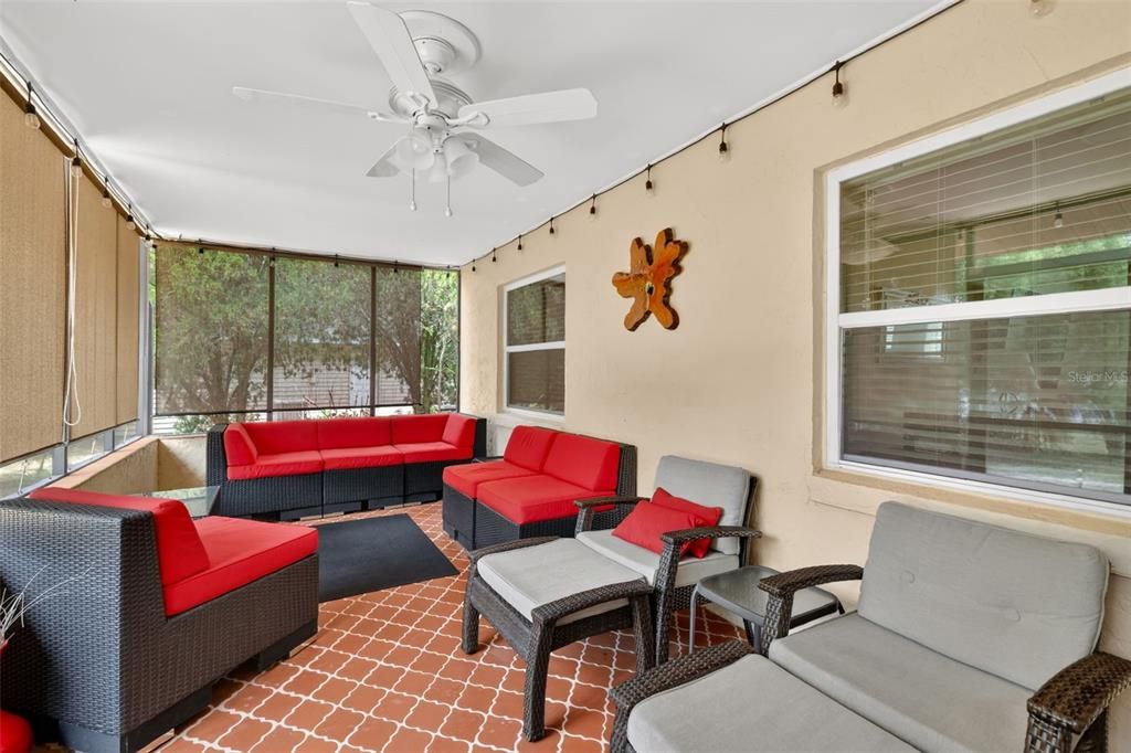 Activo con contrato: $298,000 (3 camas, 2 baños, 1415 Pies cuadrados)