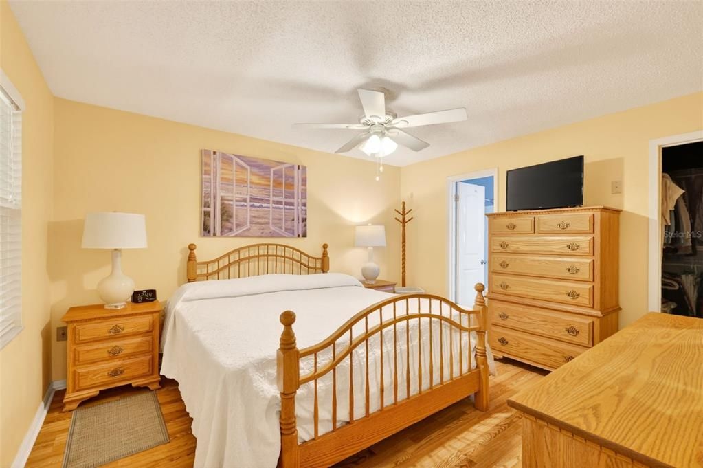 Activo con contrato: $298,000 (3 camas, 2 baños, 1415 Pies cuadrados)
