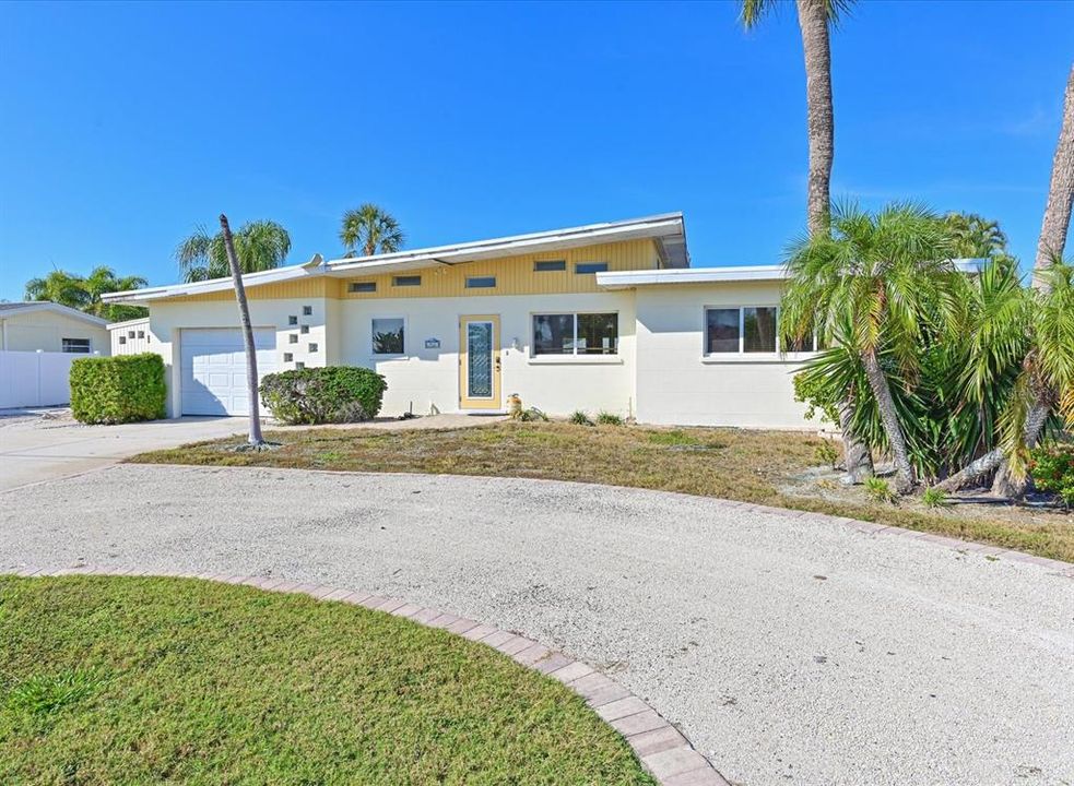 Active With Contract: $1,150,000 (2 beds, 2 baths, 1269 Square Feet)