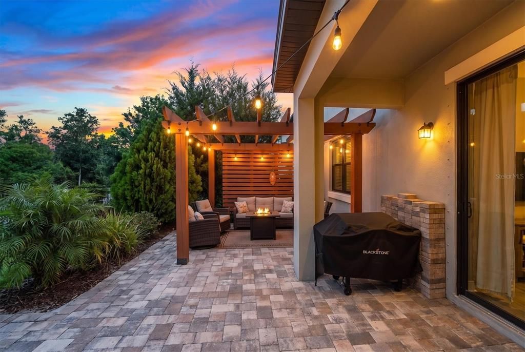 Activo con contrato: $659,000 (4 camas, 2 baños, 2606 Pies cuadrados)