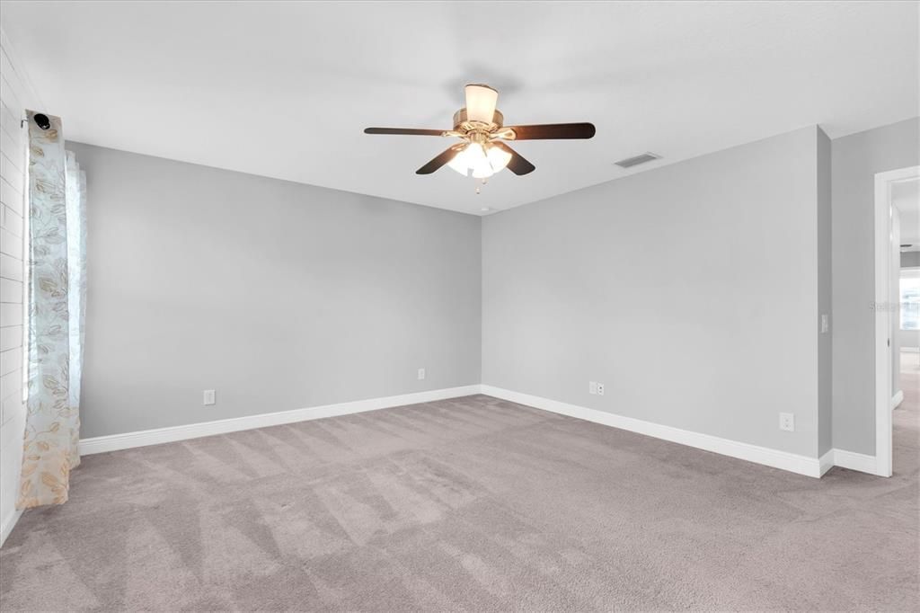 Activo con contrato: $659,000 (4 camas, 2 baños, 2606 Pies cuadrados)