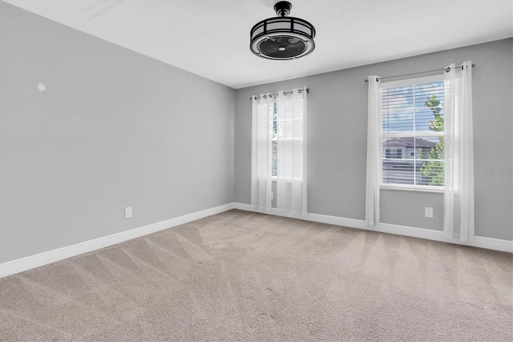 Activo con contrato: $659,000 (4 camas, 2 baños, 2606 Pies cuadrados)