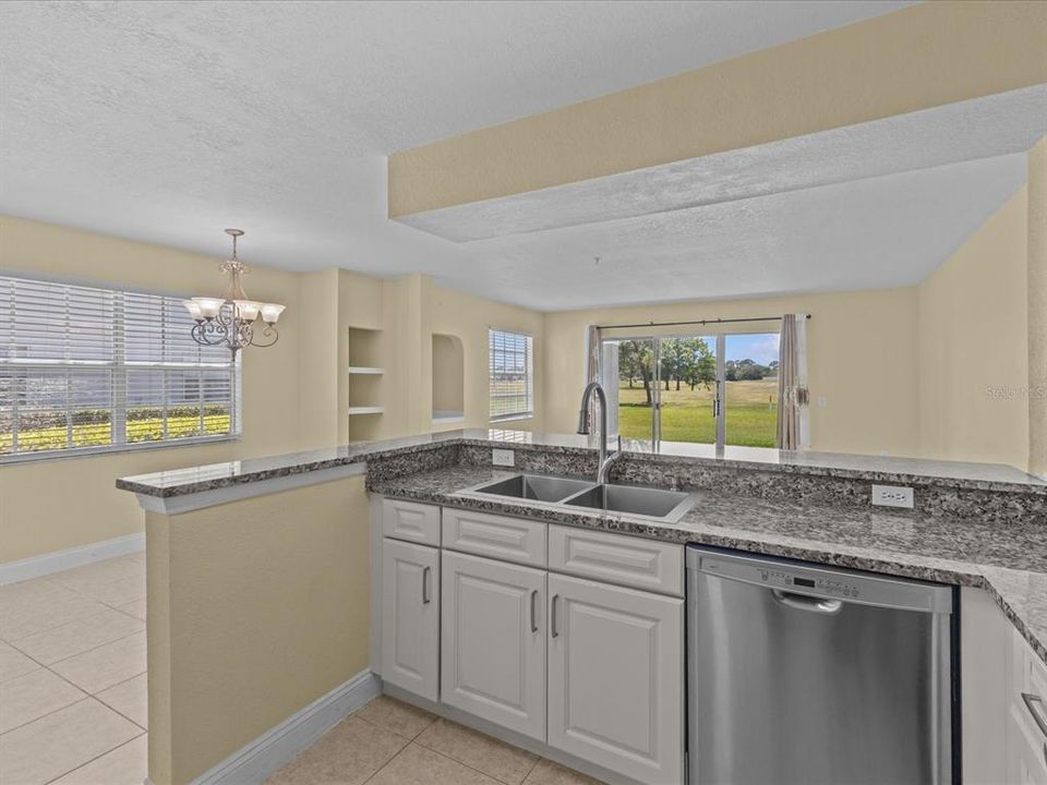 Active With Contract: $225,000 (2 beds, 2 baths, 1288 Square Feet)