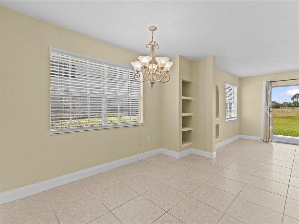 Active With Contract: $225,000 (2 beds, 2 baths, 1288 Square Feet)
