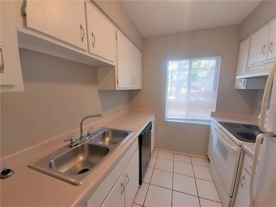 В аренду: $1,250 (1 спален, 1 ванн, 836 Квадратных фут)