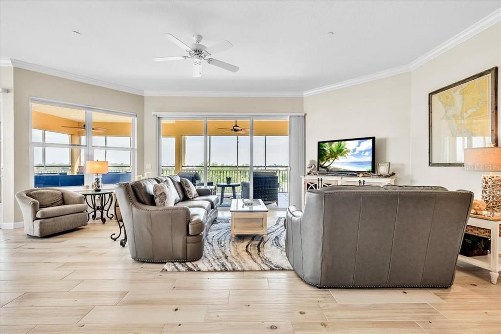 For Sale: $550,000 (4 beds, 3 baths, 2761 Square Feet)