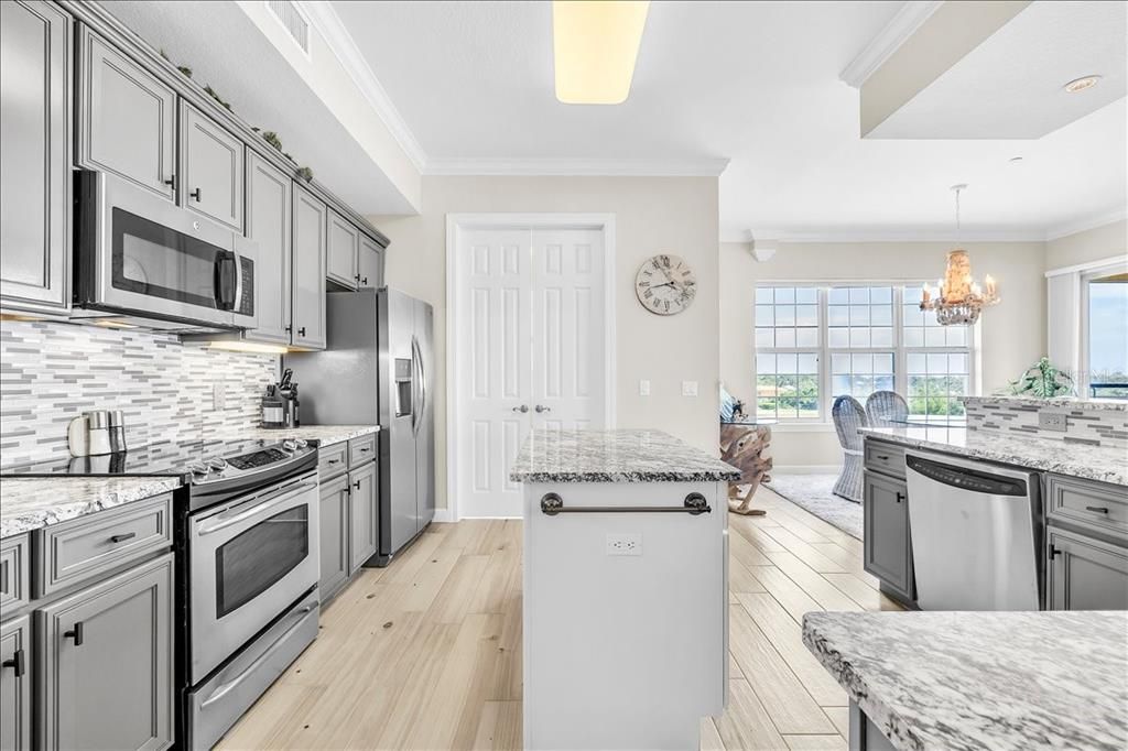 For Sale: $550,000 (4 beds, 3 baths, 2761 Square Feet)