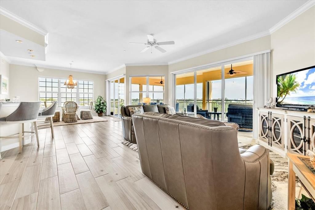 For Sale: $550,000 (4 beds, 3 baths, 2761 Square Feet)